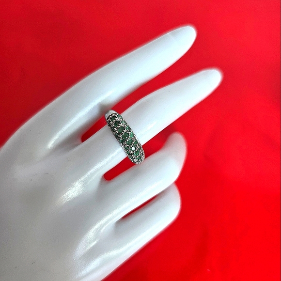 925 Sterling Silver Ring Sz 7.5 with Natural Emerald 2mm Gemstone - Picture 6 of 9